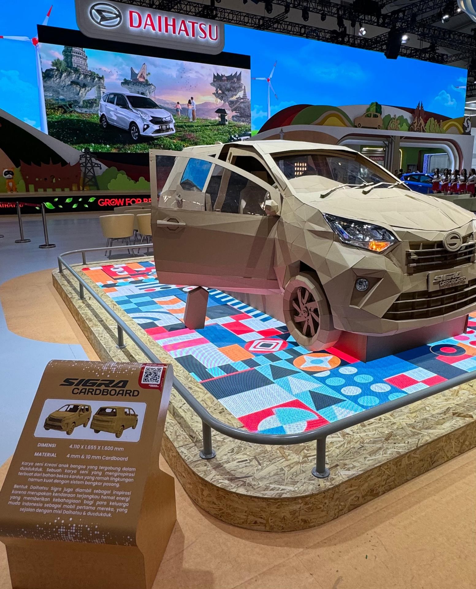 Sigra Cardboard, Karya Seni Mobil Sigra Terbuat Dari Kardus Dengan Ukuran Menyerupai Model Asli