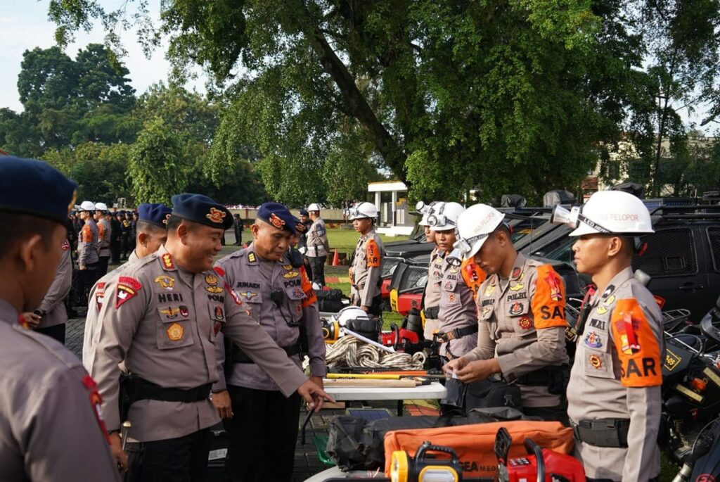 Pasukan Pelopor Korps Brimob Polri Simulasi Siaga Bencana Gempa Megathrust
