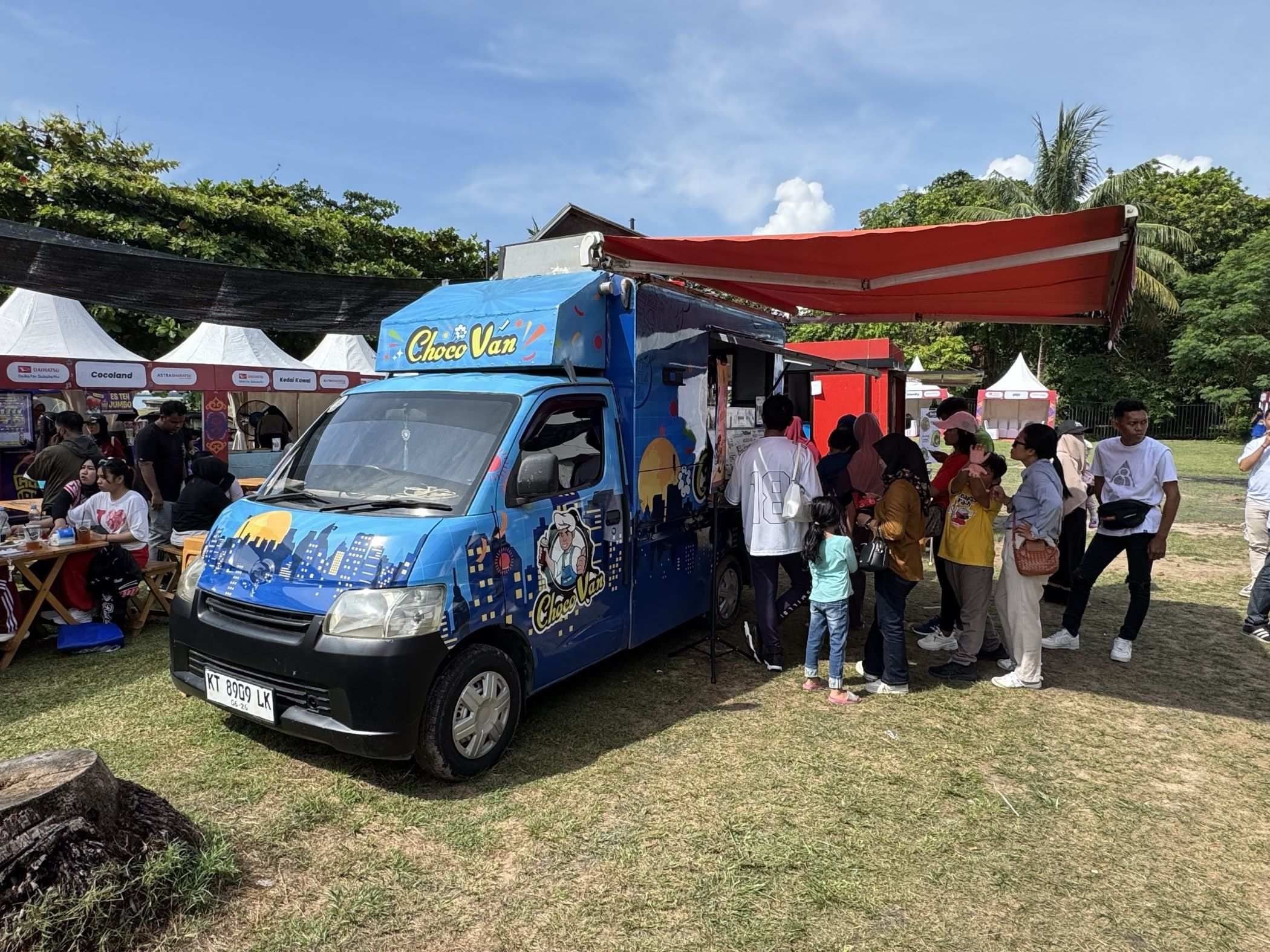 Salah Satu Umkm Food Truck Yang Menghadirkan Beragam Kuliner Khas Nusantara Di Acara Daihatsu Kumpul Sahabat Balikpapan