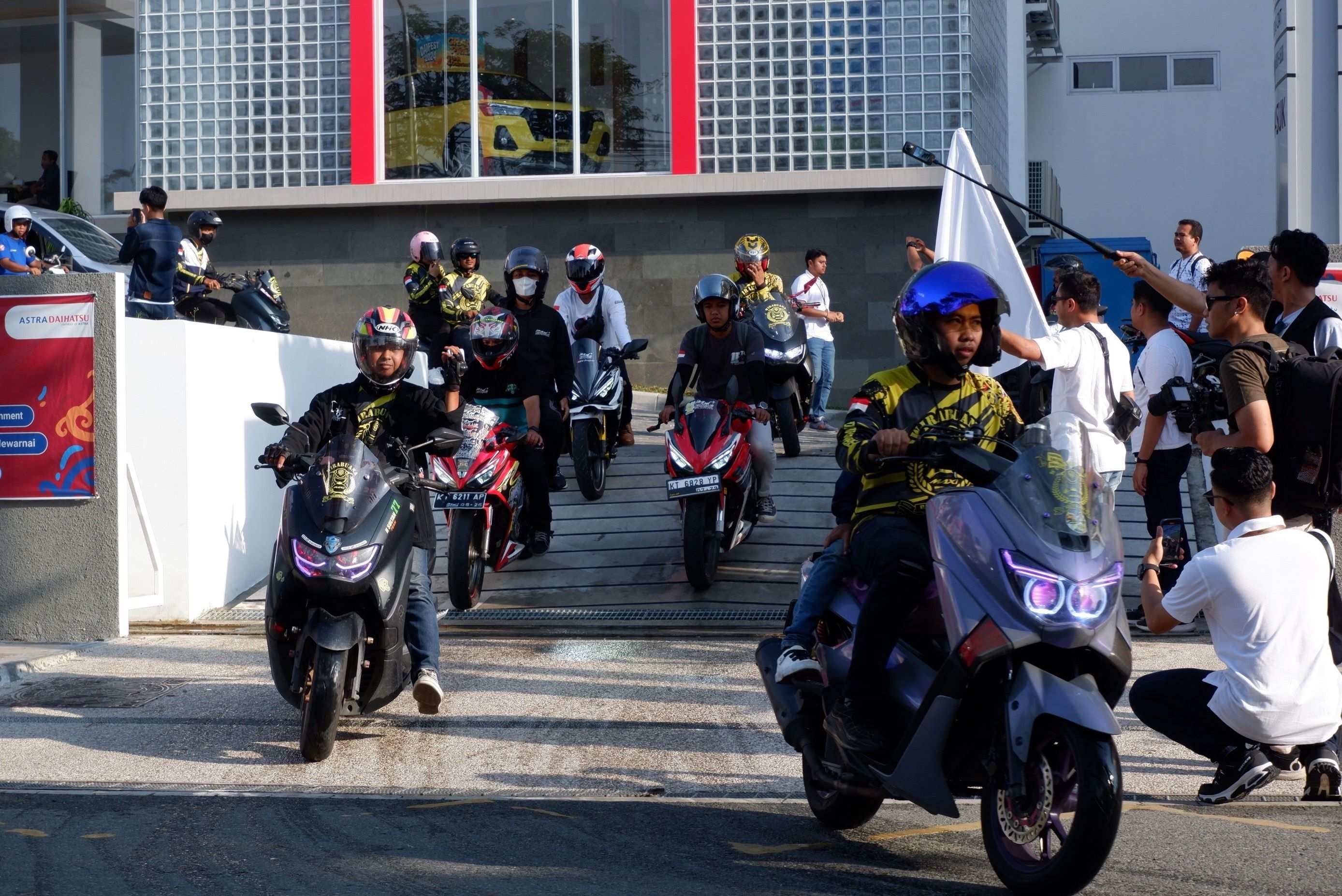 Komunitas Roda Dua Turut Berpartisipasi Pada Acara Rolling Thunder Di Daihatsu Kumpul Sahabat Balikpapan