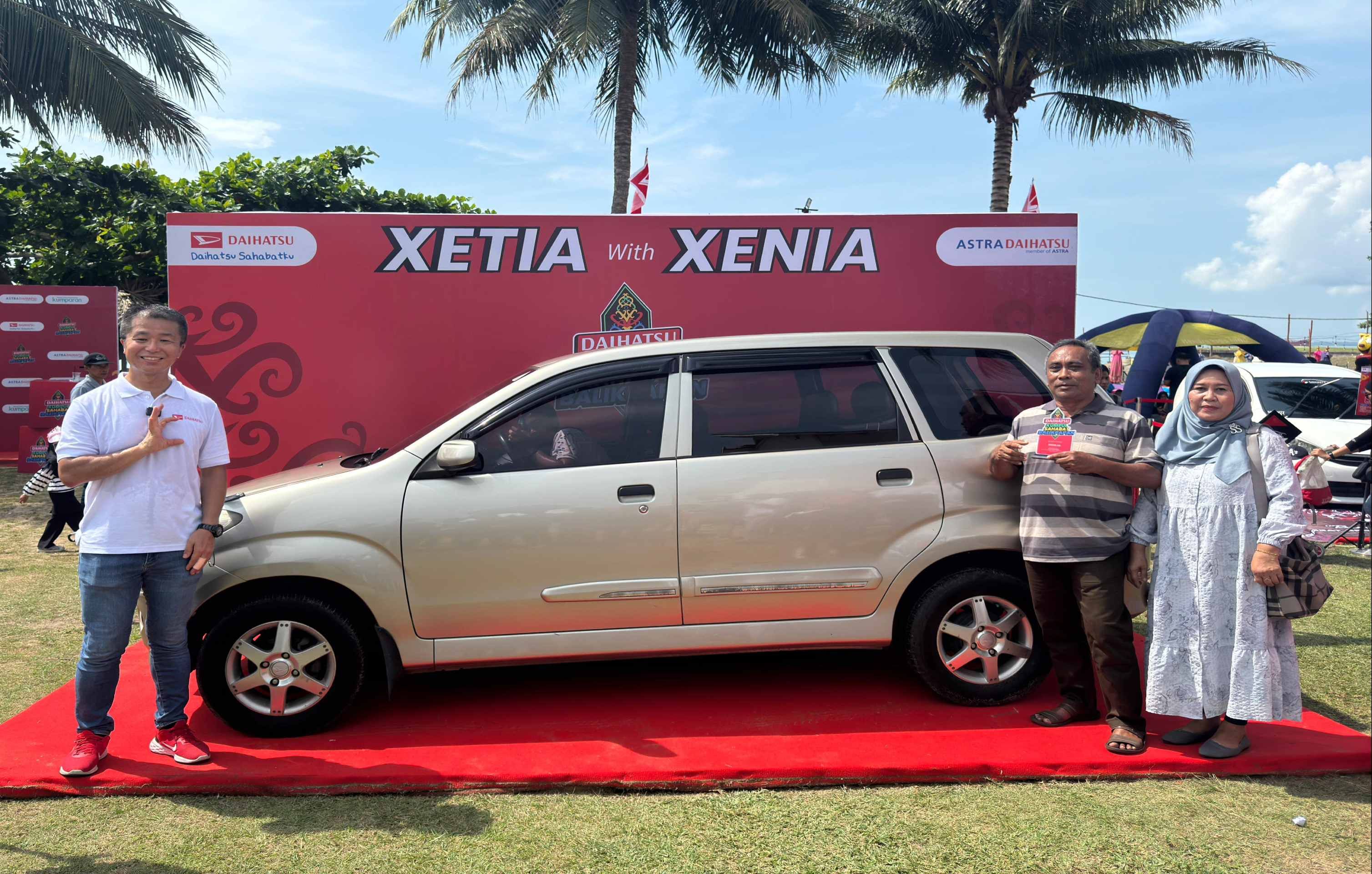 Penyerahan Apresiasi Dari Manajemen Daihatsu Ke Pelanggan Xetia With Xenia Pada Acara Kumpul Sahabat Balikpapan 3 November 2024