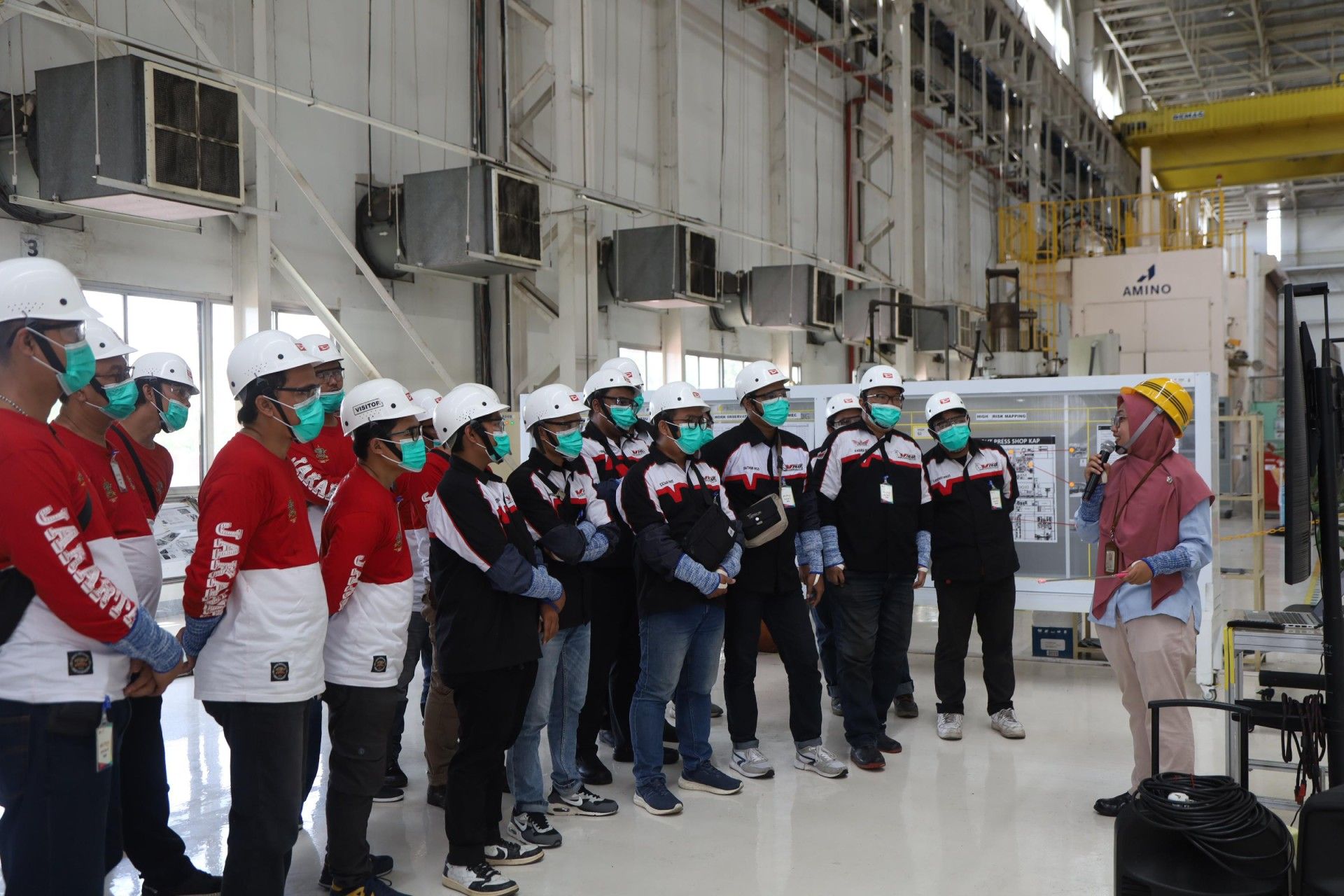 Sesi Penjelasan Proses Produksi Mobil Di Karawang Assembly Plant daihatsu