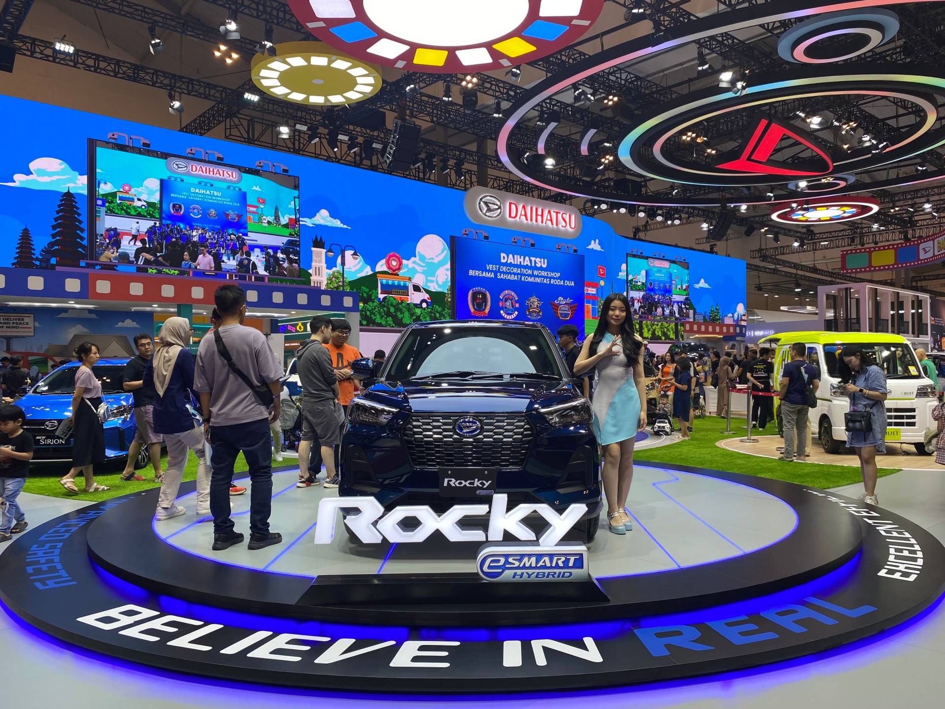 Booth Daihatsu Di Hall 7 B Giias 2025 Membawa Tema Bahagia Sejak Pertama the Future of Joyful Mobility