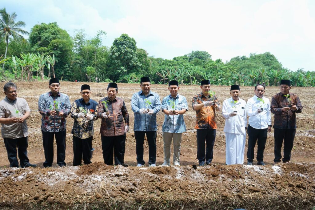 Kemenag RI Bersama BWI Luncurkan Program Bantuan Inkubasi Wakaf Produktif di Pandeglang