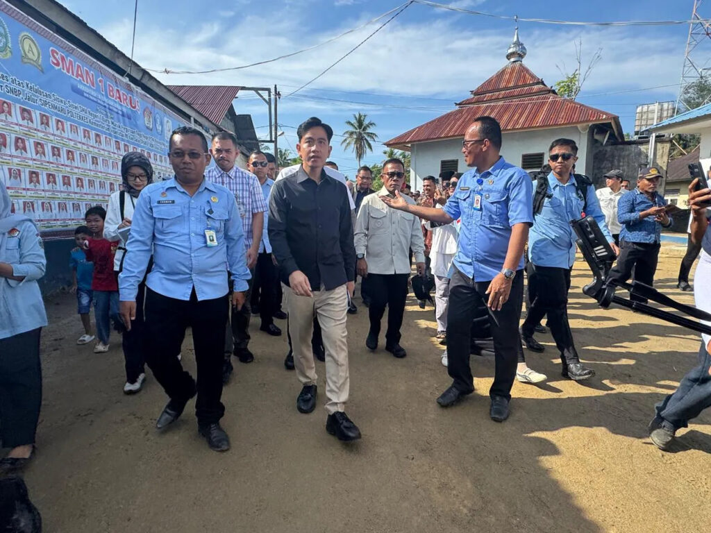 Pastikan Layanan Pendidikan Pascabencana Berjalan Optimal dan Fasilitas Belajar Mengajar Terpenuhi, Wapres Kunjungi SMAN 1 Barus