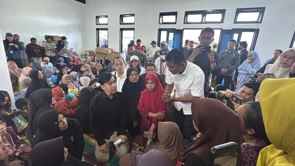 Temui Pengungsi Korban Banjir Bandang di Solok, Wapres Pastikan Keselamatan dan Kebutuhan Warga Terpenuhi