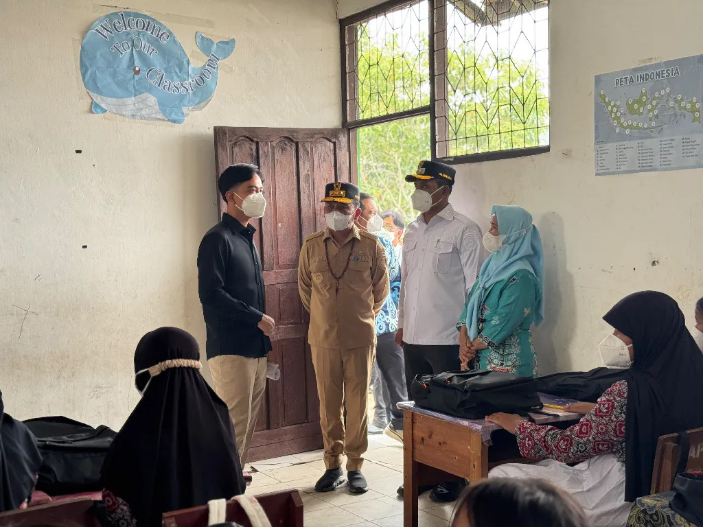 Tinjau Fasilitas Pendidikan di Tengah Situasi Karhutla, Wapres Pastikan Keselamatan dan Kesehatan Siswa Jadi Prioritas